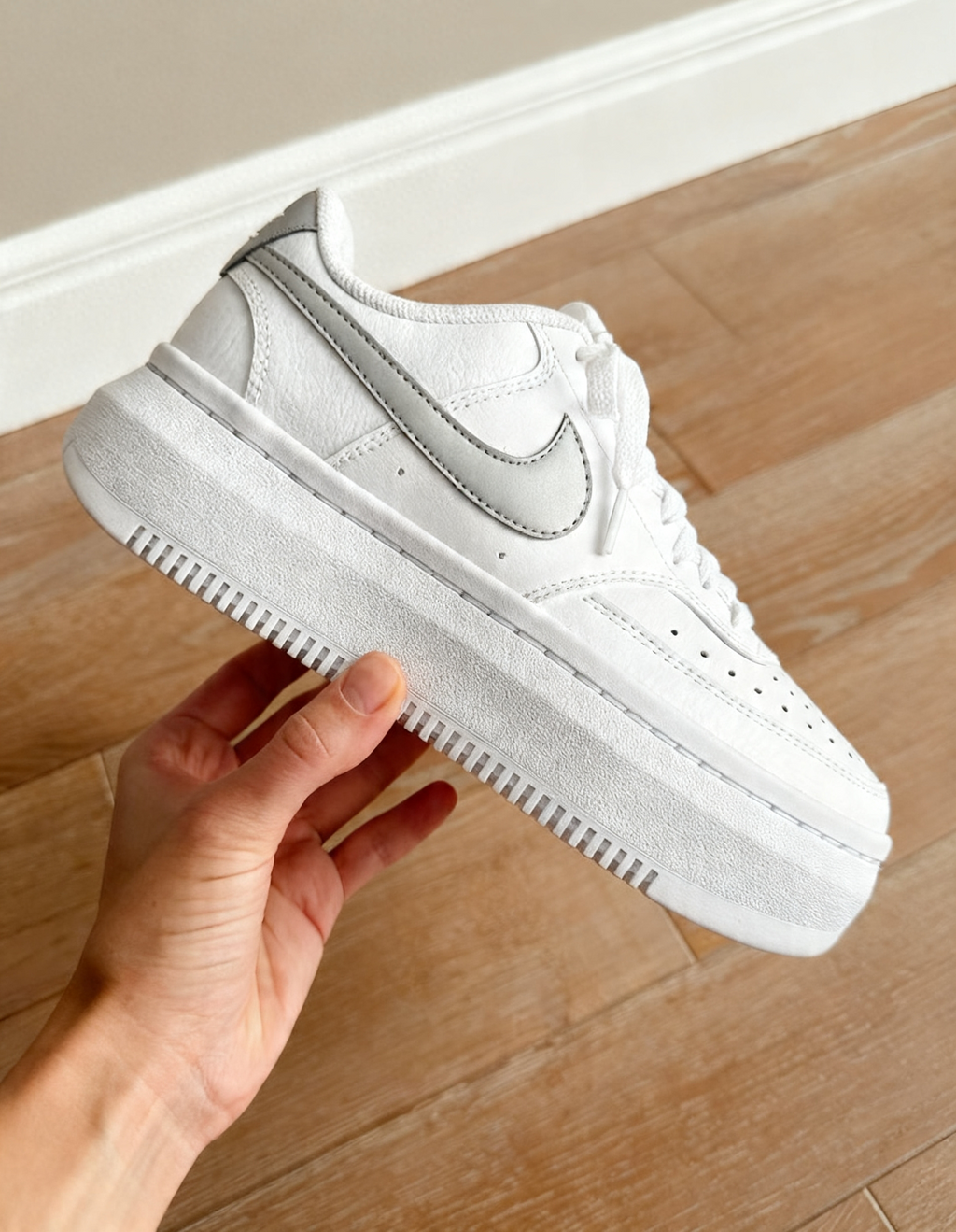 Court Vision Alta sneakers in a white and Grey color